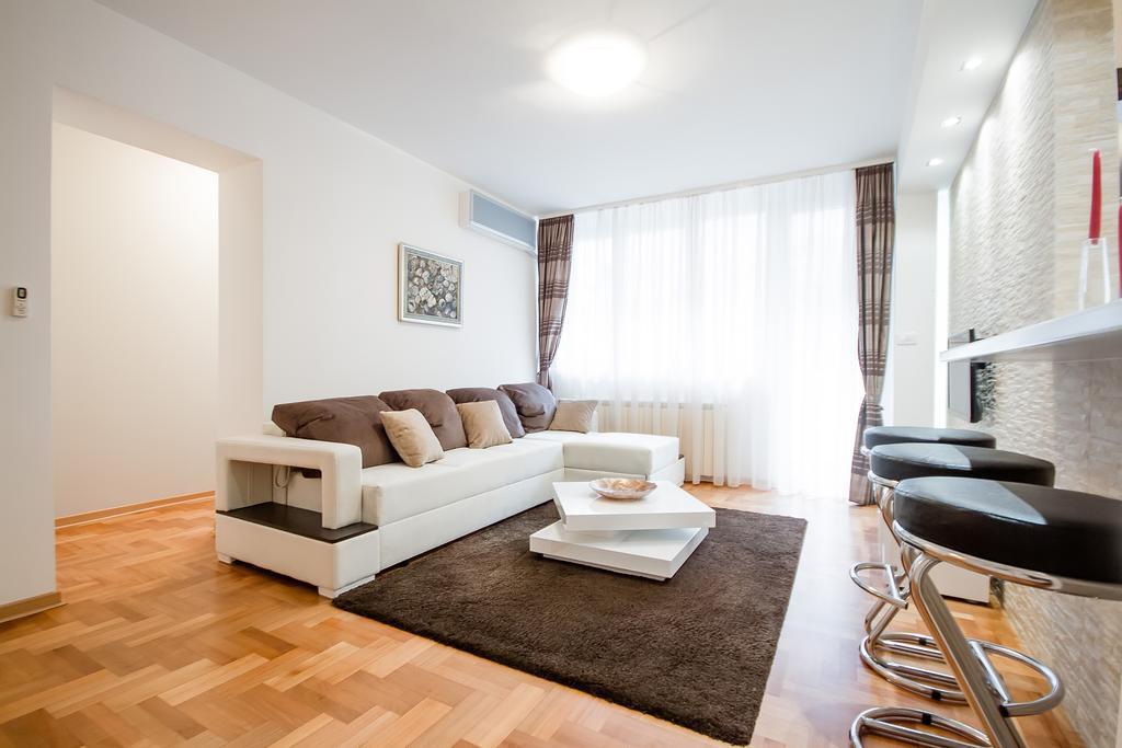 Apartments King Milan, City Center Белград Стая снимка